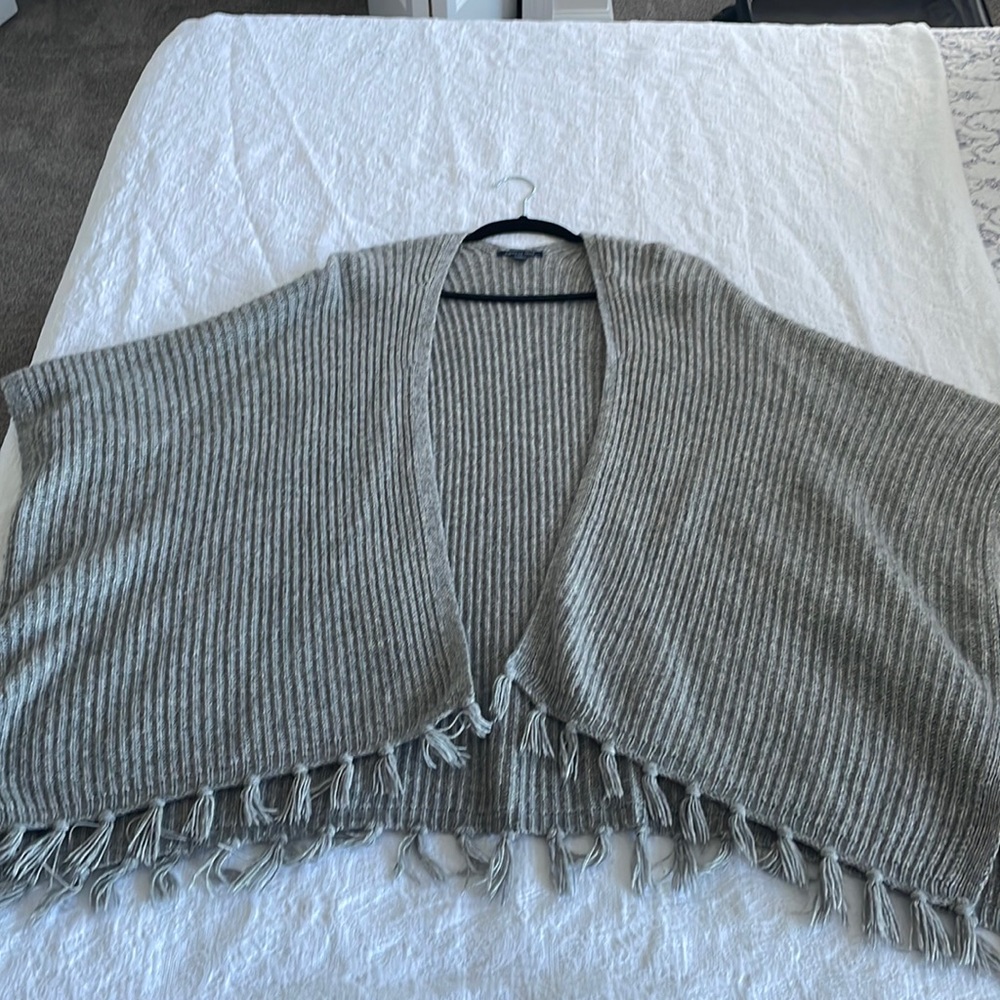 American Eagle Winter poncho with tassels